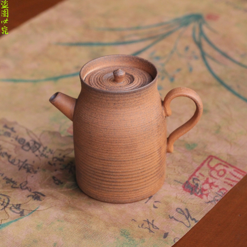 Plain, Unglazed, Straight-Cylinder Teapot Made from Raw Mineral Clay, Handmade in a Traditional Chinese Style, with a Filter Hole for Brewing Tea Plain, Unglazed, Straight-Cylinder Teapot Made from Raw Mineral Clay, Handmade in a Traditional Chinese Style, with a Filter Hole for Brewing Tea