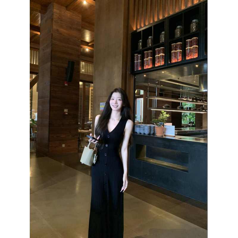 1Xtwo Light and Mature, Relaxed and Elegant V-Neck Knitted Dress for Women, Summer High-Elastic Slim-Fit Long Sleeveless Bodycon Dress 1Xtwo Light and Mature, Relaxed and Elegant V-Neck Knitted Dress for Women, Summer High-Elastic Slim-Fit Long Sleeveless Bodycon Dress