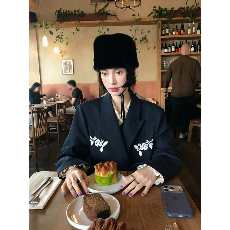 Mona Zhang Qixian Evening Rose Suit/High-End Minimalist Style Embroidered Double-Breasted Suit Jacket for Autumn Mona Zhang Qixian Evening Rose Suit/High-End Minimalist Style Embroidered Double-Breasted Suit Jacket for Autumn