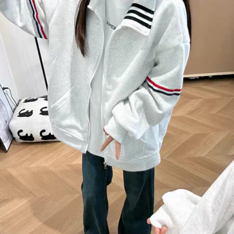 Uamtor American Retro Three-Stripe Cardigan Sweatshirt for Women, New Autumn and Winter Style, Loose and Lazy Style, Casual and Versatile Jacket Uamtor American Retro Three-Stripe Cardigan Sweatshirt for Women, New Autumn and Winter Style, Loose and Lazy Style, Casual and Versatile Jacket