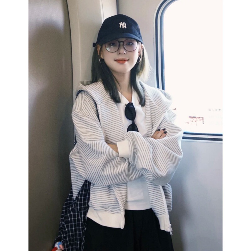 Uamtor Korean Style Loose Striped Hooded Knit Sweatshirt Jacket for Women, Autumn Casual Zip-Up Cardigan Top