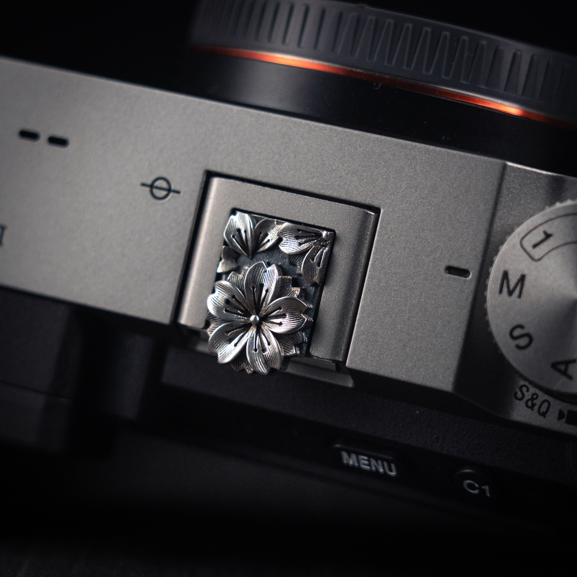 YUWOOD ソニー「Sakura」925スターリングシルバーホットシューカバー、SONY A7シリーズzv1シリーズfx3およびその他の一般用途向け