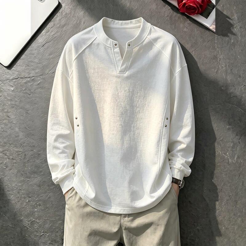 Japanese-Style V-Neck Half-Open Placket Raglan Sleeve Long-Sleeve T-Shirt for Men, Featuring a Relaxed and Sophisticated Design Japanese-Style V-Neck Half-Open Placket Raglan Sleeve Long-Sleeve T-Shirt for Men, Featuring a Relaxed and Sophisticated Design