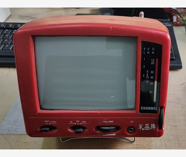 Red 5 inch black and white mini TV Restaurant decoration with nostalgic antique collection