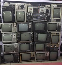 A large number of spot 70-80  s retro black and white TV old-fashioned TV old items ornaments window decoration