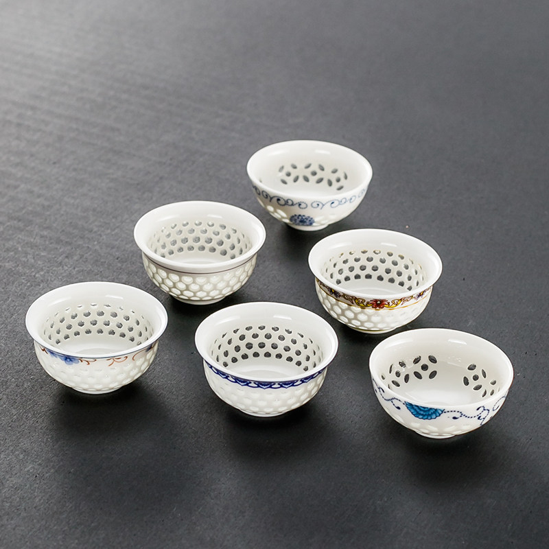 Ceramic blue and white porcelain exquisite honeycomb hollow transparent tea cup household kung fu tea set tea cup master cup personal cup