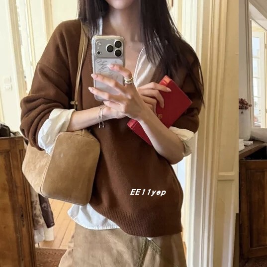 Ee11 Korean Brand London Flat Highly Recommends B! Soft and Cozy Basic U-Neck Sweater with a Warm Vibe Ee11 Korean Brand London Flat Highly Recommends B! Soft and Cozy Basic U-Neck Sweater with a Warm Vibe