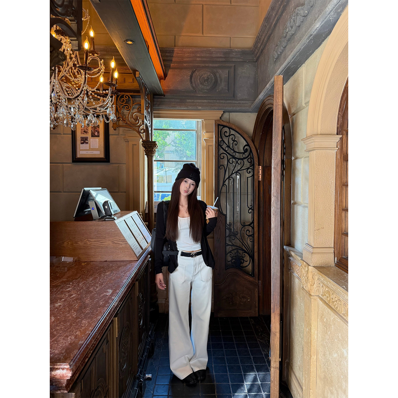 Yangying Yang Ying's "Unrestrained" White Straight-Leg Jeans for Women, Autumn Loose Low-Waist Casual Long Pants