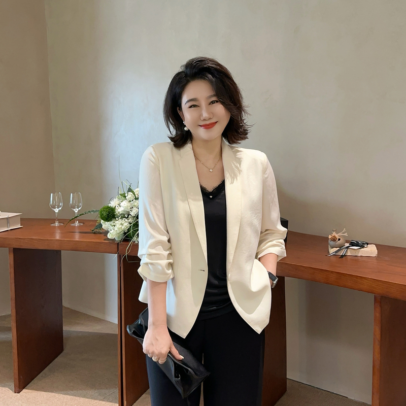 【Elegant Pleated Blazer】Plus Size Slimming Waist-Cinching Three-Quarter Sleeve Blazer, Lightweight and Stylish Summer Jacket for Women 86005 【Elegant Pleated Blazer】Plus Size Slimming Waist-Cinching Three-Quarter Sleeve Blazer, Lightweight and Stylish Summer Jacket for Women 86005