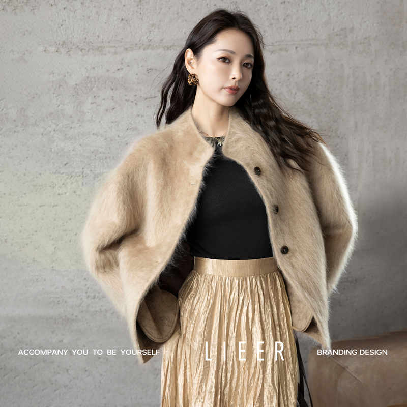 Lieer's "Moon Velvet Song" Is a Luxurious Double-Sided Brushed Wool, Silk, and Cashmere Woolen Coat That Is Soft to the Touch Lieer's "Moon Velvet Song" Is a Luxurious Double-Sided Brushed Wool, Silk, and Cashmere Woolen Coat That Is Soft to the Touch