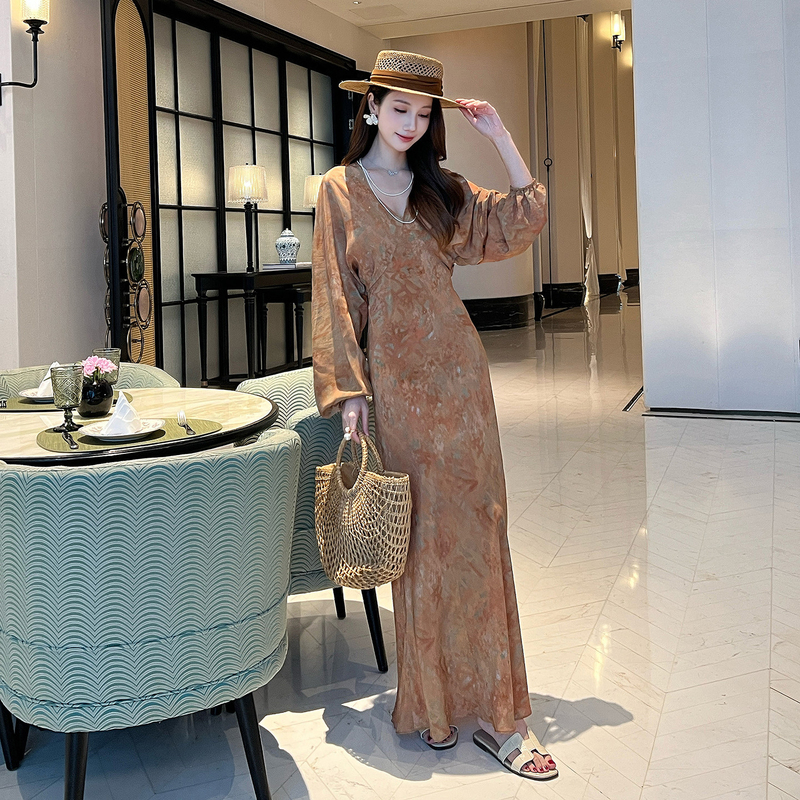 Silk V-Neck Long-Sleeved Dress for Women, New Summer Style, Smudged Print, Waist-Cinching, Slimming, Elegant Long Dress, Vacation Style Silk V-Neck Long-Sleeved Dress for Women, New Summer Style, Smudged Print, Waist-Cinching, Slimming, Elegant Long Dress, Vacation Style