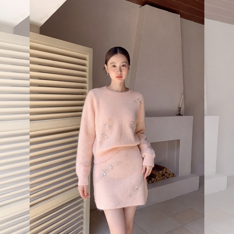 Pink Sequin-Decorated Round-Neck Sweater and Short Skirt Set, 2026 Autumn New Style, Gentle Style, Slimming and Elegant Two-Piece Set