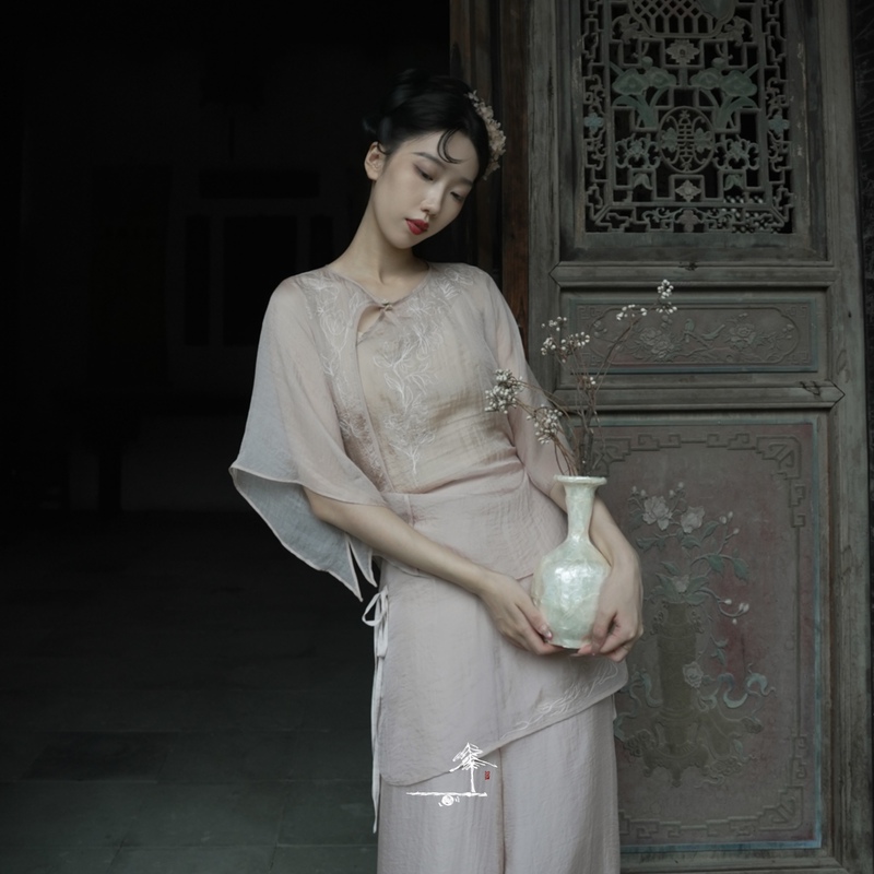 The Balance of Immortals·Under the Eaves Jasmine | Nude Pink Traditional Chinese Dance Style Improved Practice Embroidered Flowing Gauze Dress, Same Style as Worn by Zuo. The Balance of Immortals·Under the Eaves Jasmine | Nude Pink Traditional Chinese Dance Style Improved Practice Embroidered Flowing Gauze Dress, Same Style as Worn by Zuo.