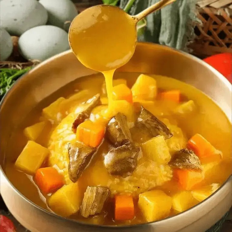 Curry Powder Is Selected for Its Rich Curry Flavor, Used in Home Kitchens for Western Cuisine, Such as Pork Chops and Beef Brisket Rice Bowls