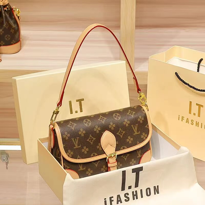 Luxury Brand Designer Bags 2026 New Trendy Baguette Bag Genuine Leather Chain Bag Single Shoulder Underarm Crossbody Bag Luxury Brand Designer Bags 2026 New Trendy Baguette Bag Genuine Leather Chain Bag Single Shoulder Underarm Crossbody Bag