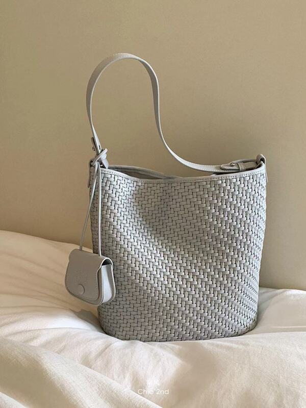 Yunting Weilan Bucket Woven Bag Crossbody Bag