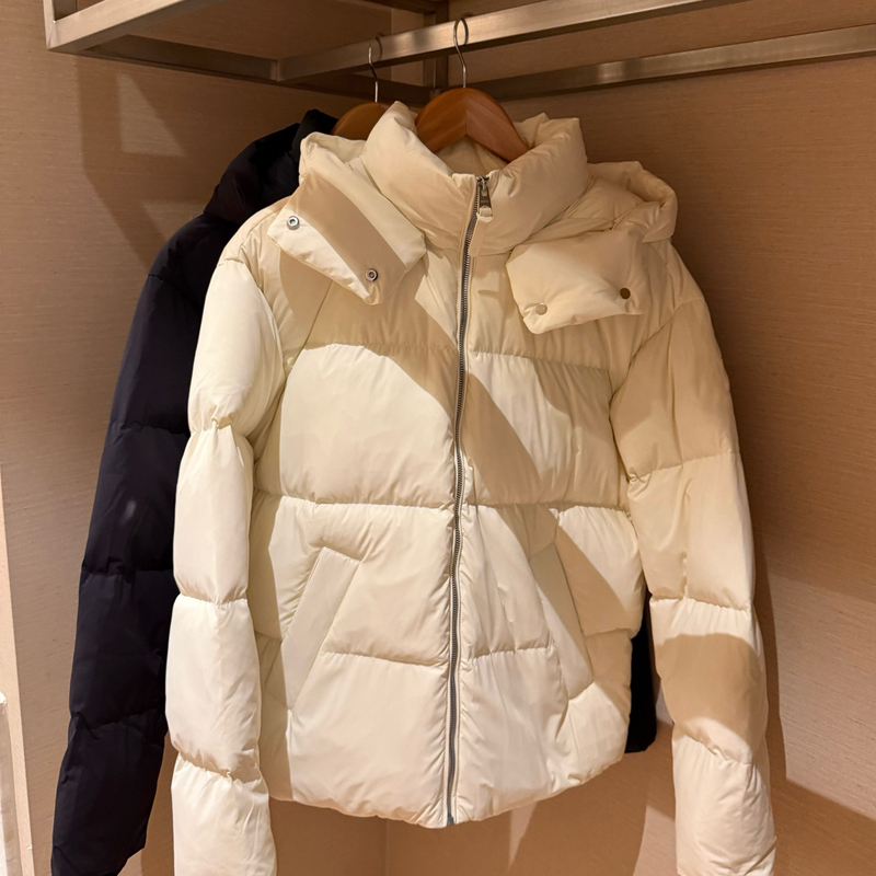 Off-Season Clearance, Original Price 688, Women's Hooded Puffer down Jacket, Detachable Hood, 38 Pieces in Stock Off-Season Clearance, Original Price 688, Women's Hooded Puffer down Jacket, Detachable Hood, 38 Pieces in Stock