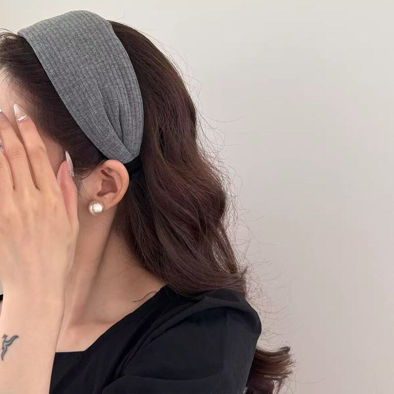 8.18 High-Quality Vintage Knit Ribbed Wide Solid Color High Cranial Headband with an Elegant and Sophisticated Feel That Doesn'T Flatten Hair