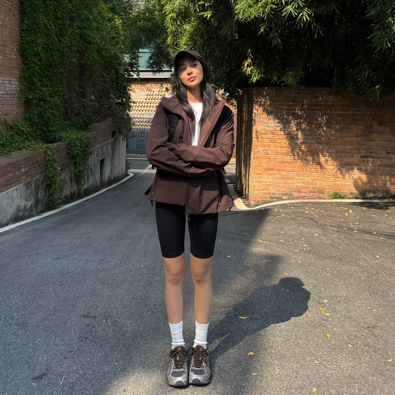 26 New Women's Fleece-Lined Outdoor Three-Proof Sports Casual Softshell Jacket