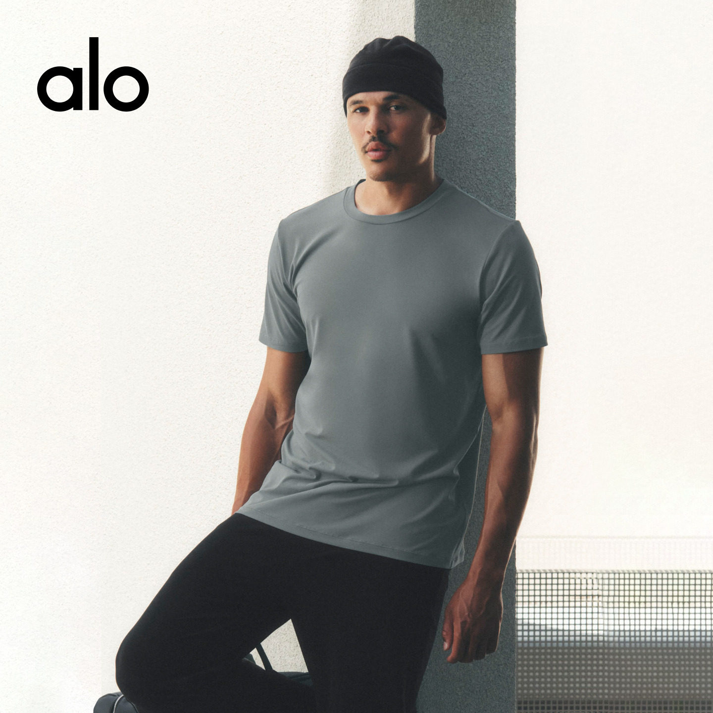 ALO｜Áo thun ngắn tay cổ tròn tập yoga thể thao Conquer Reform dành cho nam giới