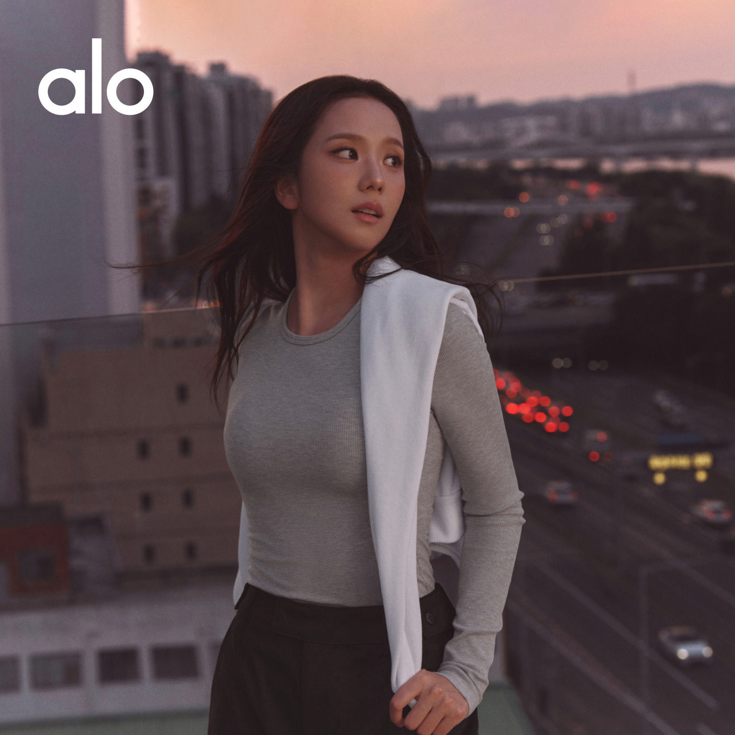 [Phong cách tương tự JISOO] ALO｜Áo thun nữ dài tay co giãn, kiểu dáng ôm sát, chất liệu modal, có gân, phong cách thể thao thông thường