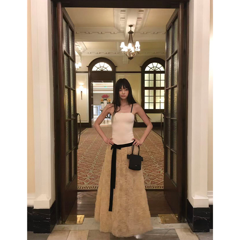 Jqwention Xu Luyang's Same Style 2026Ss "Black Velvet Rose" Puffy Skirt Slimming Dress Jqwention Xu Luyang's Same Style 2026Ss "Black Velvet Rose" Puffy Skirt Slimming Dress