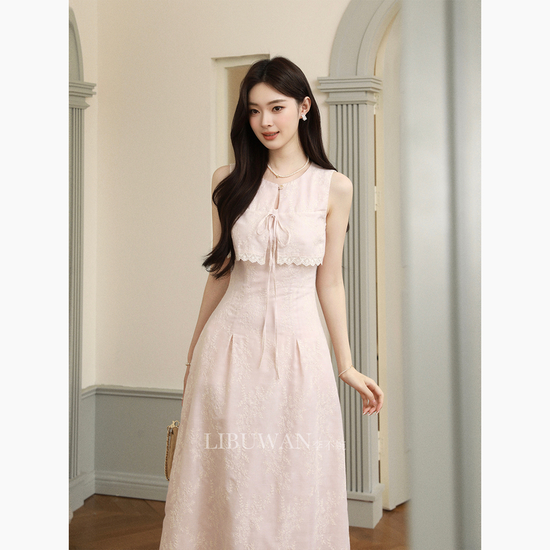 Li Buwan Floral Embroidery Soft Light Embroidery Gentle Mid-Length Dress