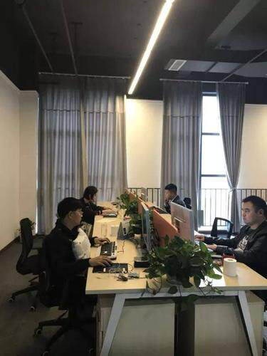 服务器状态查询方法：新手也能跟着做的详细教程