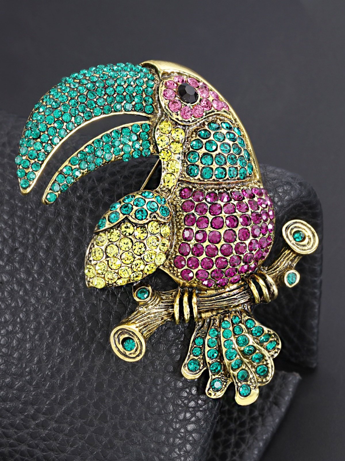 Exaggerated and Grandiose Animal Brooch with Full Rhinestone Alloy Design of a Toucan Parrot for Women, Suitable for Cross-Border Trade and Clothing Accessories