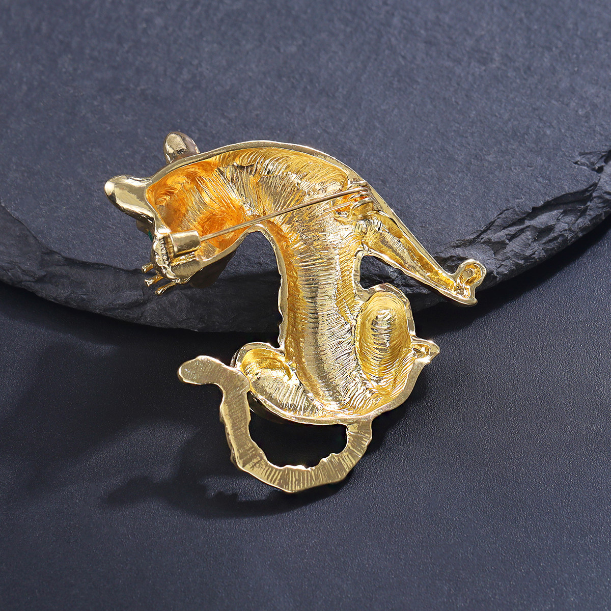 European and American Cross-Border Retro Creative Tiger Brooch, Personalized Trendy Animal Clothing Accessories, High-End Suit Badge