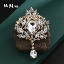 Palace Retro Chest Needle Luxurious Temperament Atmospheric Thoracic Flowers Inlaid Crystal Pendant Design Sensuo Pin Suit Jacket Buckle