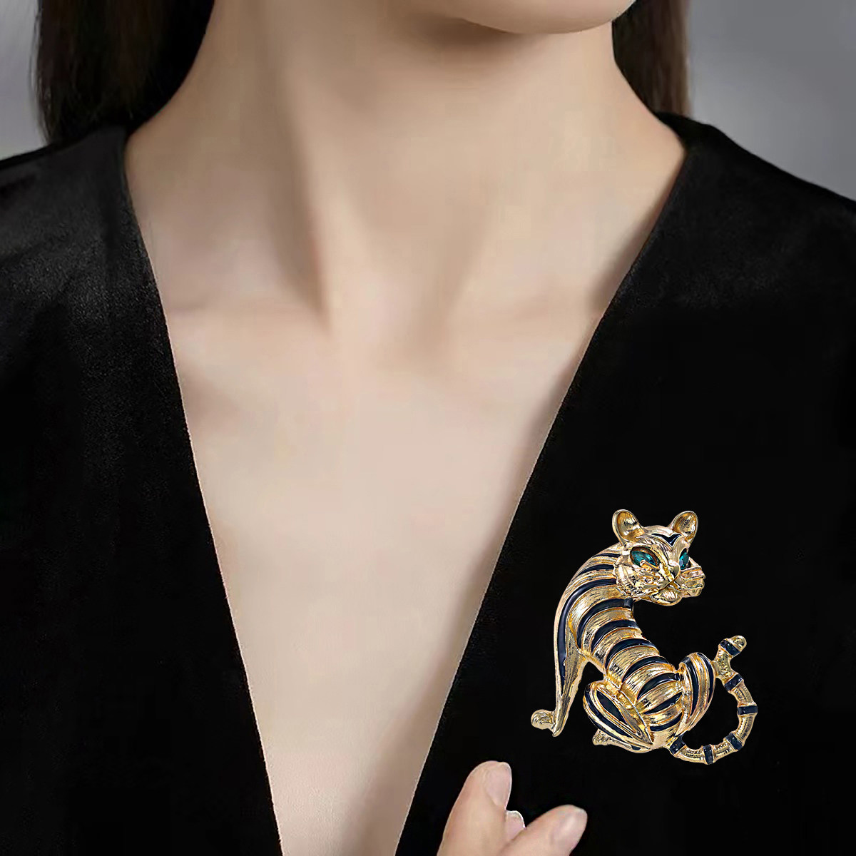 European and American Cross-Border Retro Creative Tiger Brooch, Personalized Trendy Animal Clothing Accessories, High-End Suit Badge