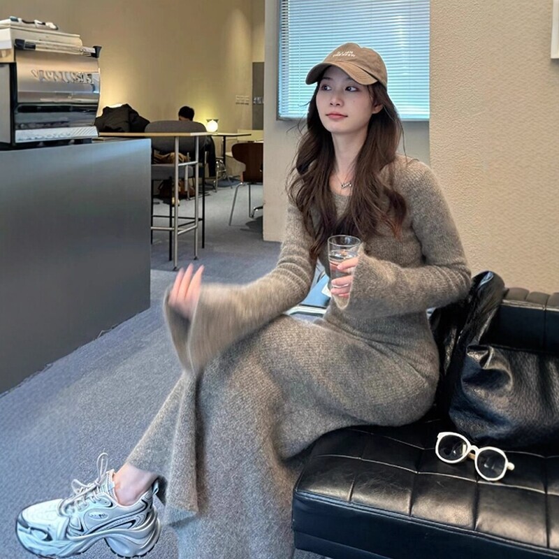 Casual and Sophisticated Flared-Sleeve Pure Cashmere Sweater Dress for Women, Autumn and Winter Slim-Fit Coat with Long Skirt Underneath Casual and Sophisticated Flared-Sleeve Pure Cashmere Sweater Dress for Women, Autumn and Winter Slim-Fit Coat with Long Skirt Underneath
