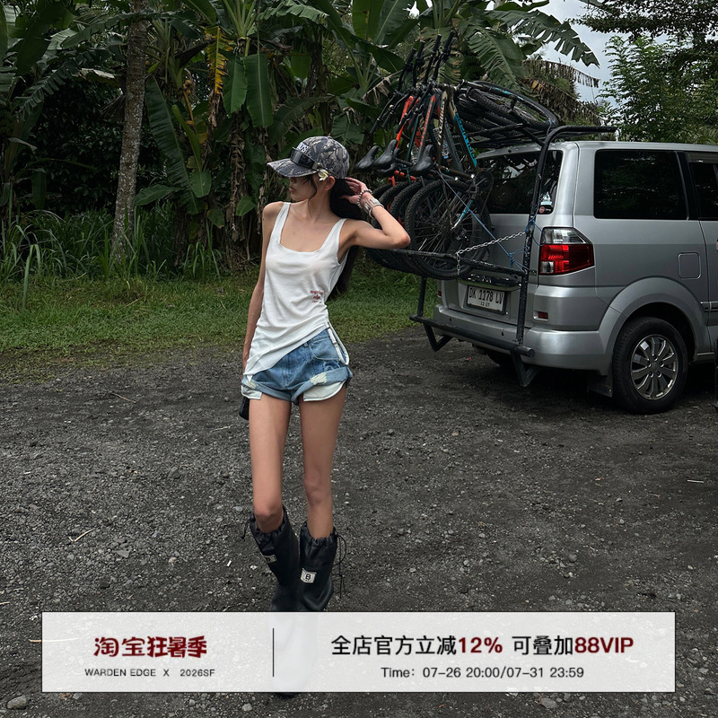 Han Hao Tian Warden Edge Tribal Adventure Blue Folded Denim Shorts for Women, Summer Slim Fit Low Waist Hip-Hugging Shorts