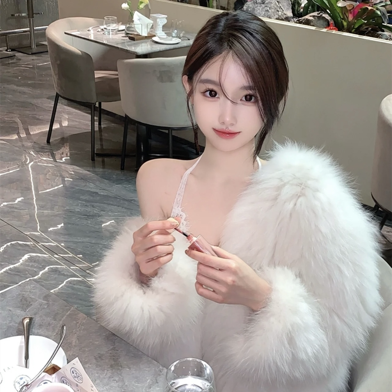 2025 Winter New Style Faux Fox Fur Coat for Women, Short Slim Fit Young Mink Plush Raccoon Fur Coat
