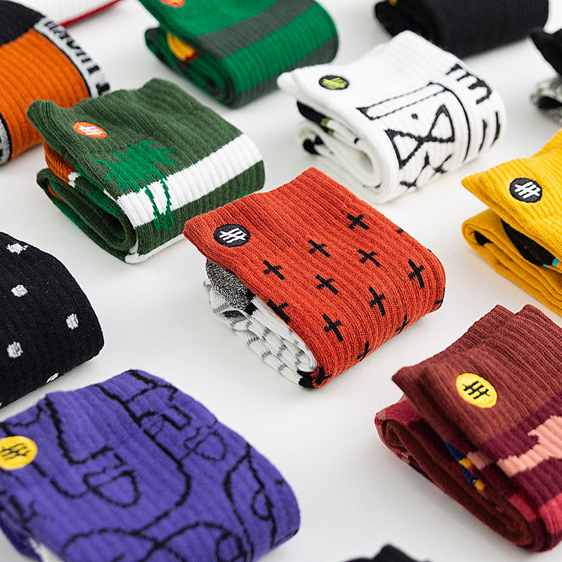 Seeking shopkeeper socks men and women four seasons cotton Japanese embroidery striped sports mid-tube couple socks moisture-absorbing neutral socks