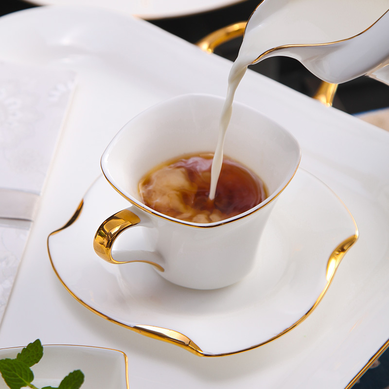 Ipads China coffee cups and saucers run of high - end key-2 luxury creative English afternoon red cup suit European ceramic flower tea cups