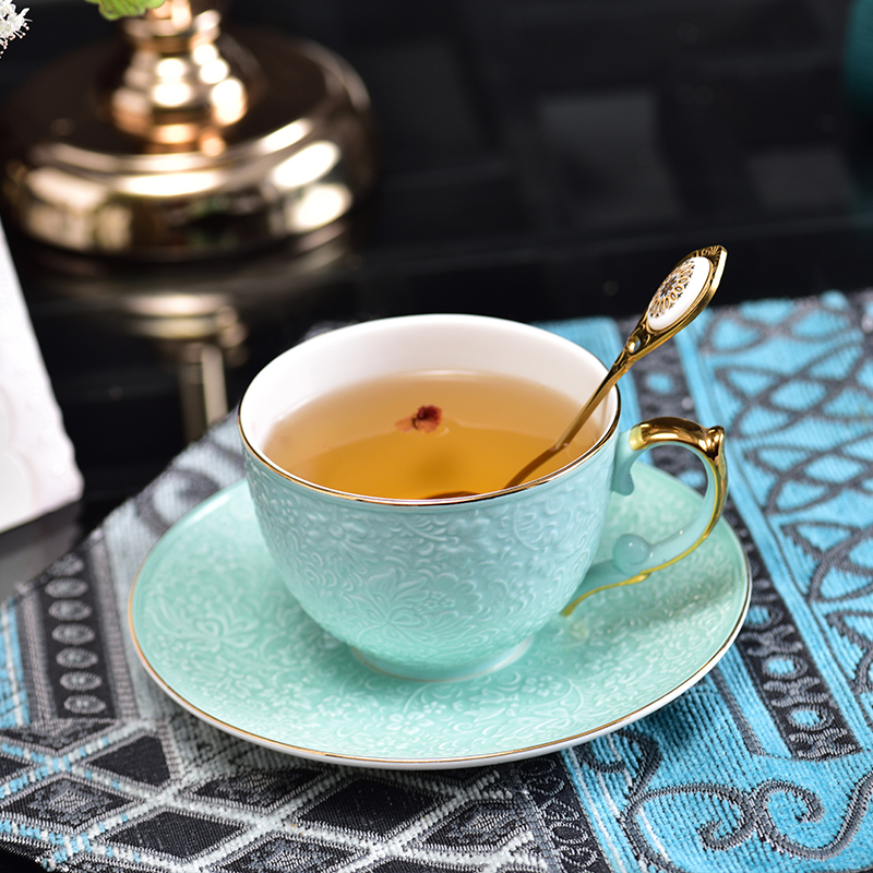 Afternoon tea cup with upscale European-style small lavish floral tea cup bone porcelain light and luxurious modern home coffee cup disc suit