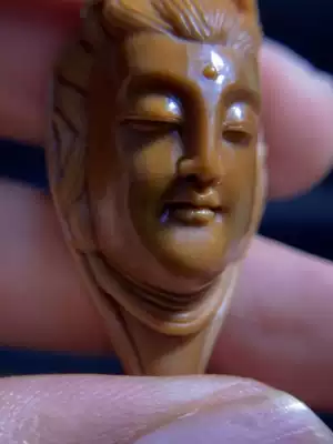 Olive nuclear carving master pure handmade single seed single grain single Guanyin pendant long string play play piece hanging neck gift