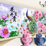 Вышитые павлины цветы цветут богатые вышивающие вышивные стежки.