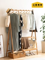 二黑木作 Aoyama 木 Hat Rack Rack Столковая деревянная вешалка приземляется в северной спальне вишневой древесина.