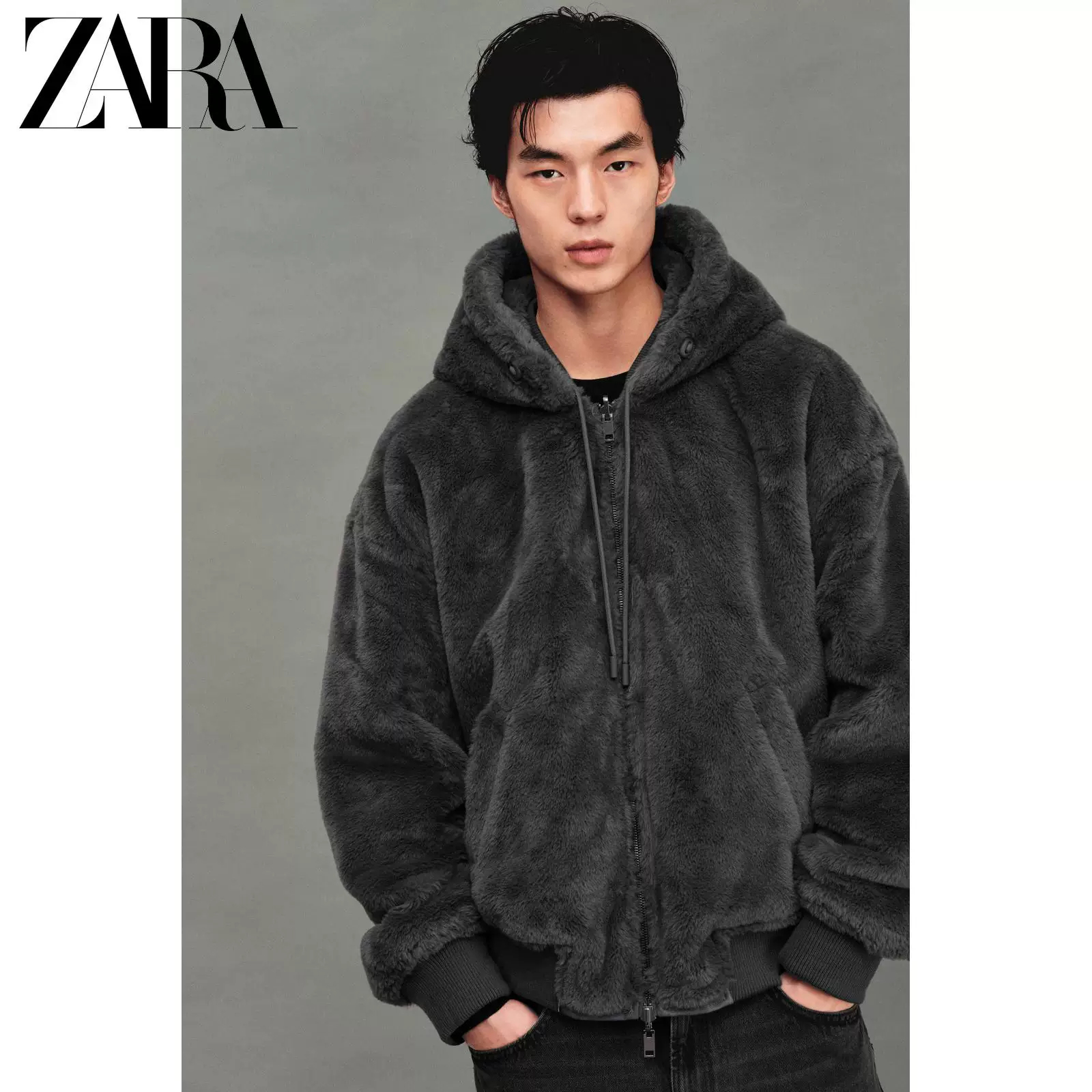 Новые поступления ZARA на осень 2025 Мужская куртка-бомбер из кожзаменителя с двусторонним эффектом 0993401 801