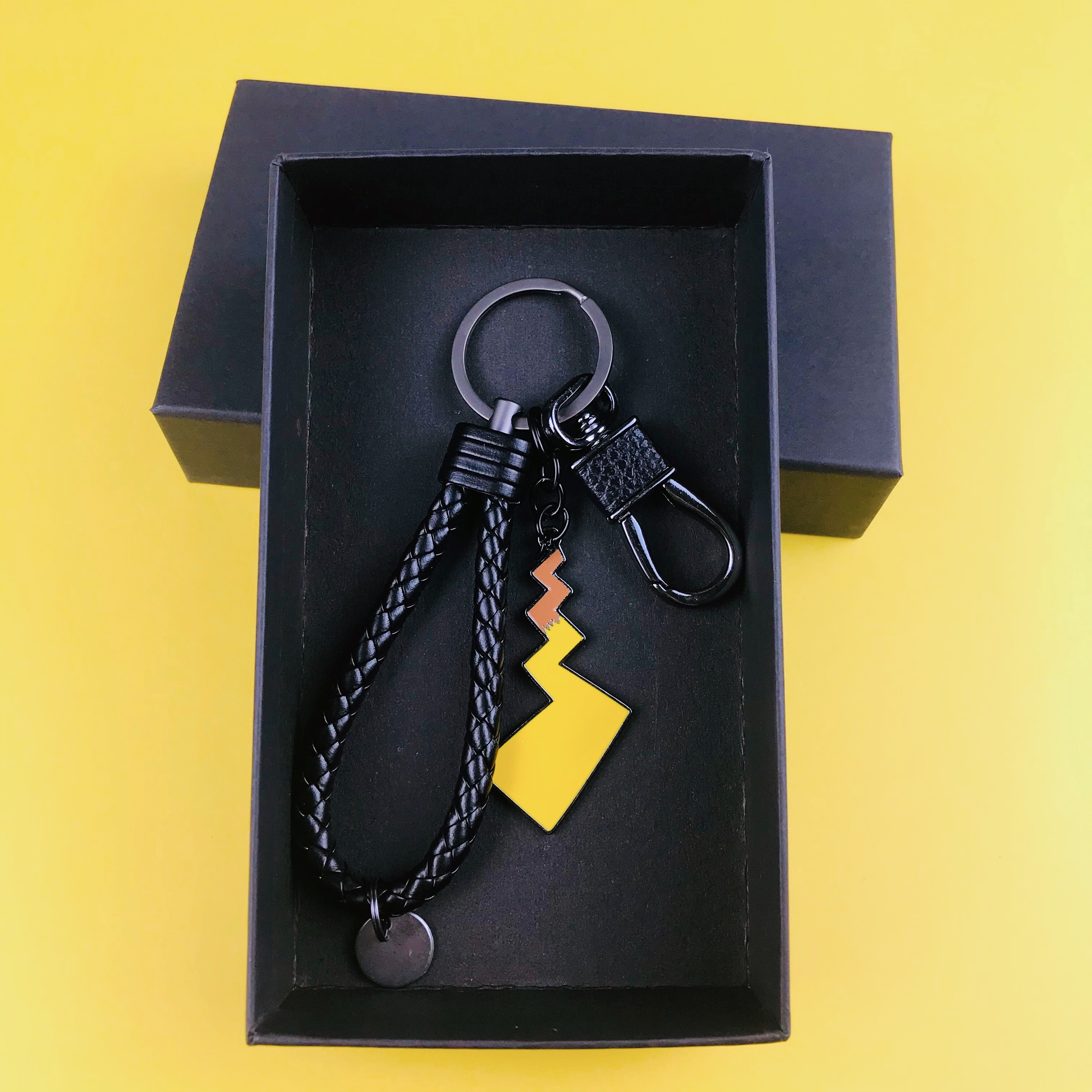 High-end keychain backpack bag electric car pendant ins Japanese male trend female simple and versatile literary creative D