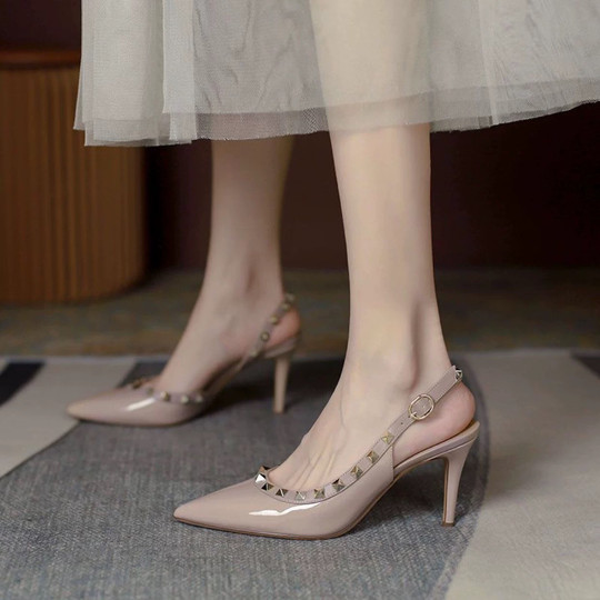 Französische Nietenschuhe für Damen im Herbst und Sommer, spitze Zehen, flacher Mund, flache Schuhe mit weichen Sohlen, nackte Schuhe mit niedrigem Absatz für Damen mit dicken Absätzen und Lackleder