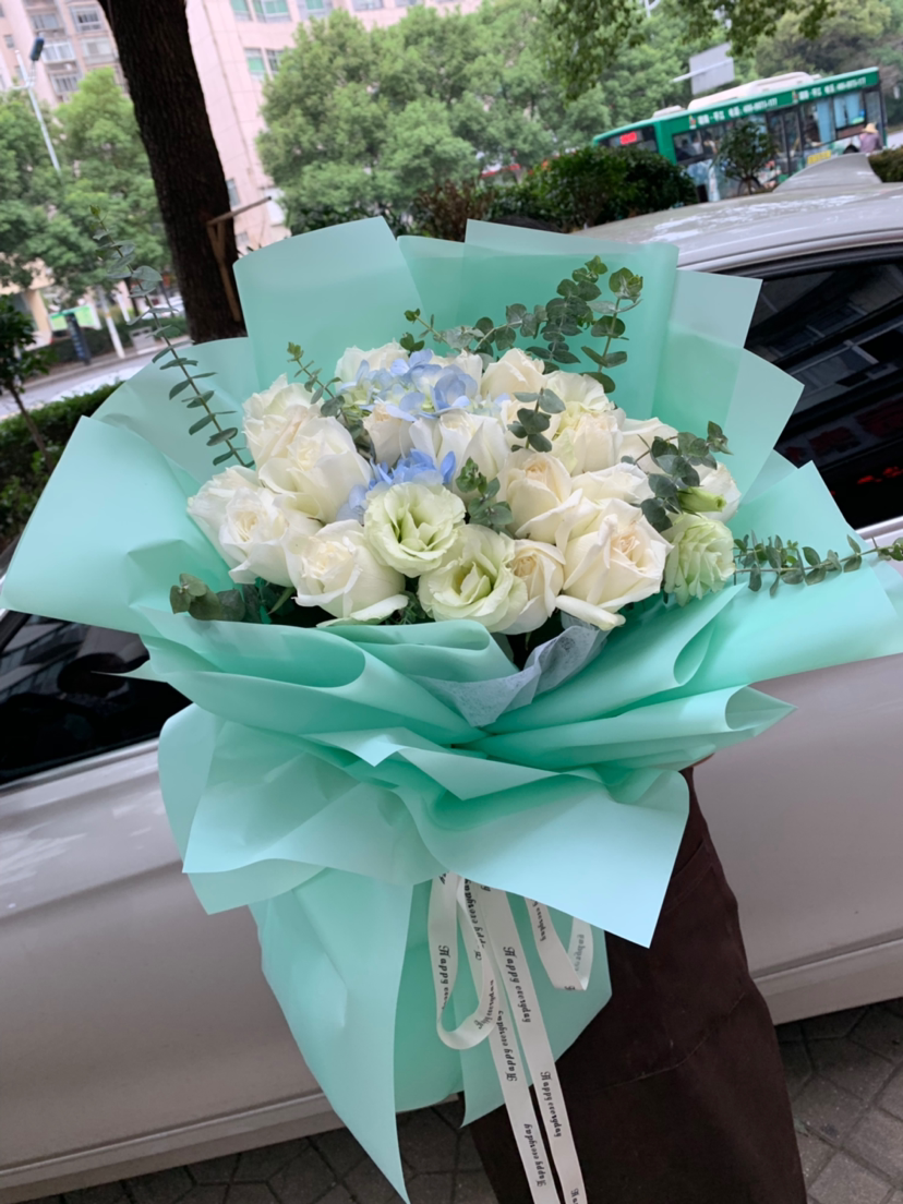 White Rose flowers Tongcheng Express Nanyang Shang Chuo booking flower Xinyang Zhou kou in Ma store to send flowers New Zheng Dengfeng Flower Shop