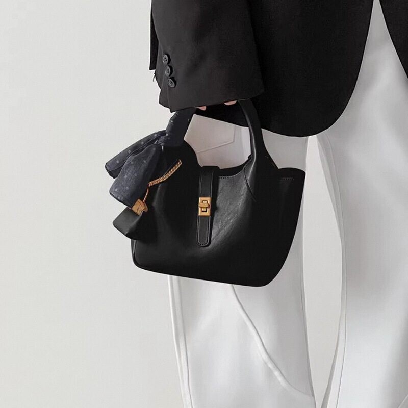 French Light Luxury Genuine Leather Bucket Bag 2025 New High-End Tote Bag Women's Fashion Versatile Crossbody Bag French Light Luxury Genuine Leather Bucket Bag 2025 New High-End Tote Bag Women's Fashion Versatile Crossbody Bag