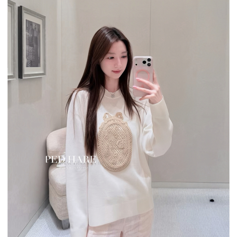 Ped Hare26Ss, a Ladylike Young Lady! Off-White Wool Embroidered Blended Knit Sweater for Women