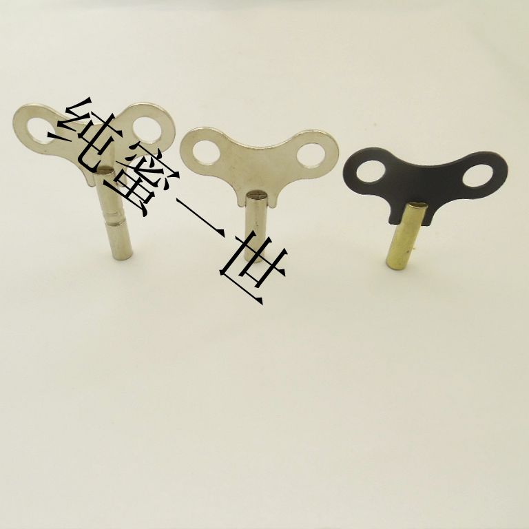 Three-five-pole starring clock antique bell hanging clock key on the ground clock with a key on the string key on the clock.