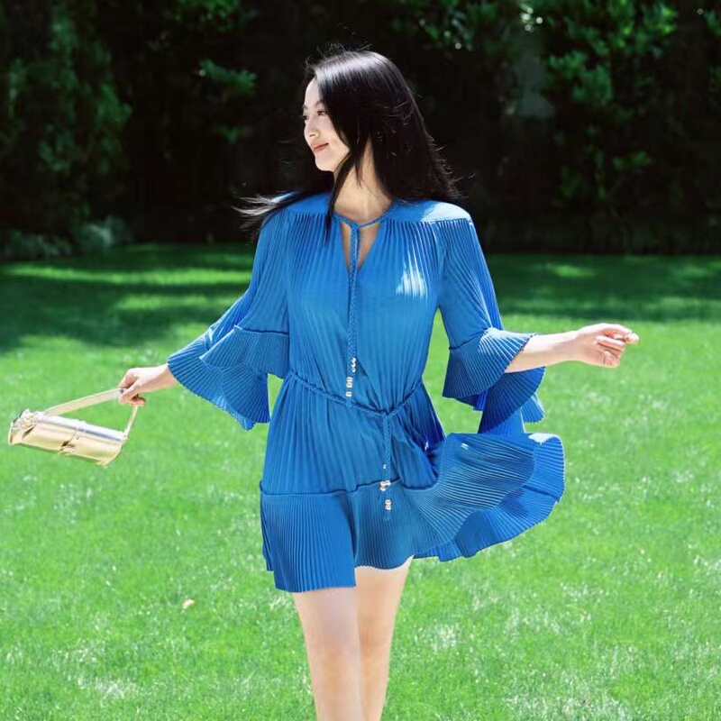 French m Brand Elegant 2026 Spring/Summer New Solid Color Accordion Pleated Bell Sleeve Tie V-Neck Short Dress