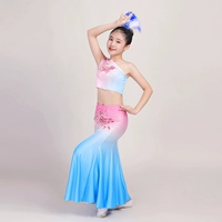 Розовое платье